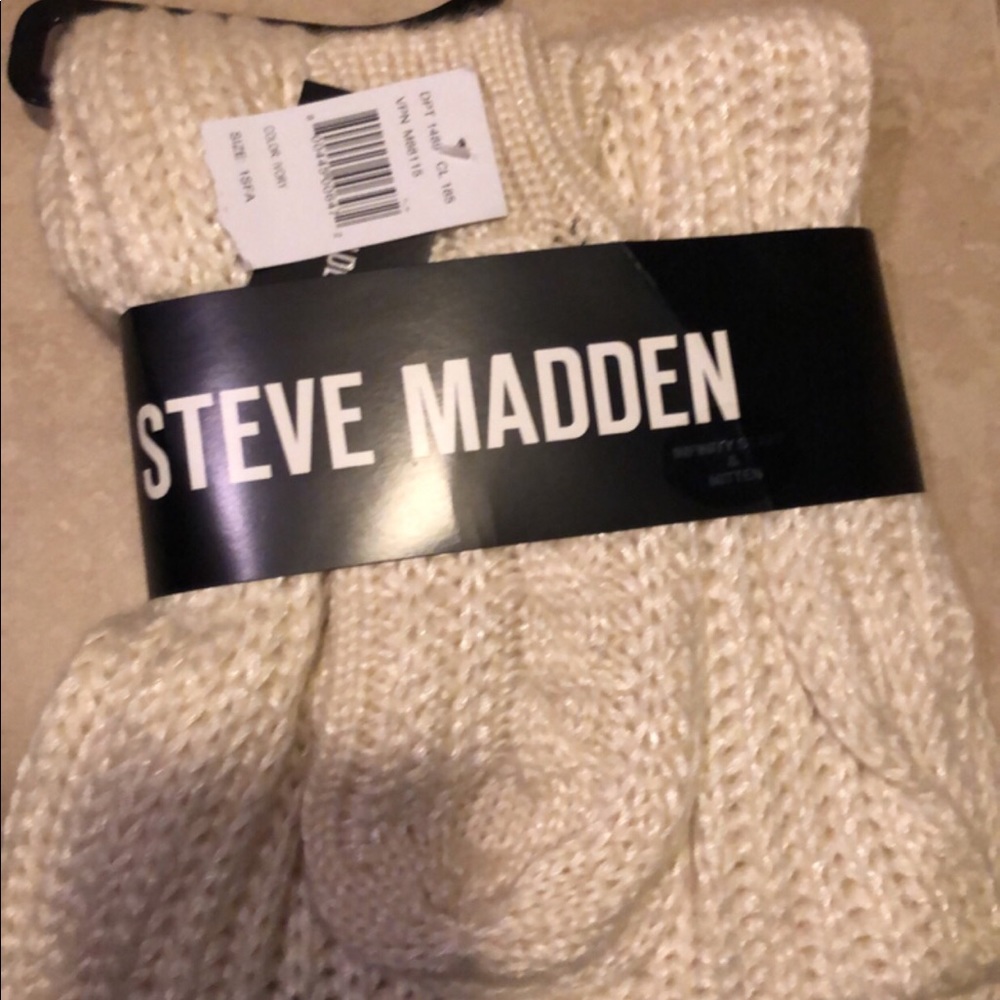 NWT Steven madden creamy scarf and mittens set.